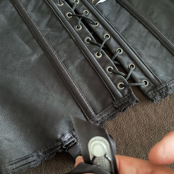 Black and silver sexy  bustier/corset with garters - Picture 13 of 14